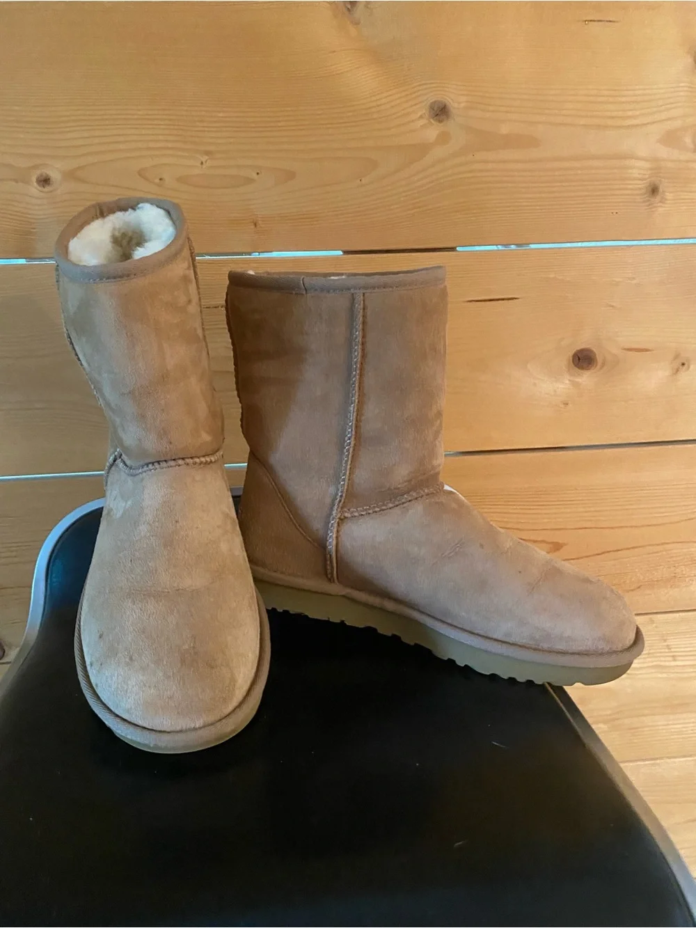 Ugg Classic Short Shearling-Lined Suede Boots - Chestnut